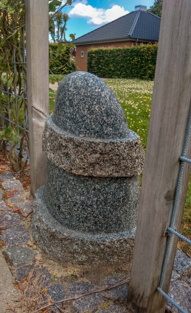 Figur i sort granit, Steen Krarup Jensen (1989)